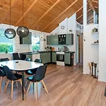 8 Person In Hemmet-by Traum Hemmet