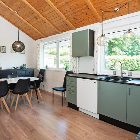 8 Person In Hemmet-by Traum