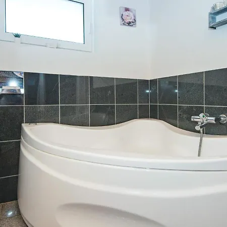 8 Person In Hemmet-by Traum * Hemmet