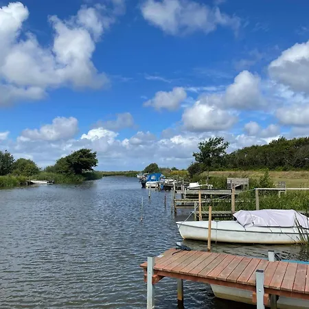 8 Person In Hemmet-by Traum