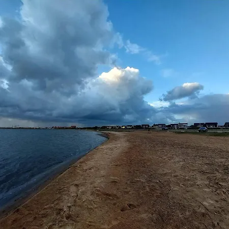 8 Person In Hemmet-by Traum *