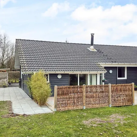 8 Person In Hemmet-by Traum * Hemmet